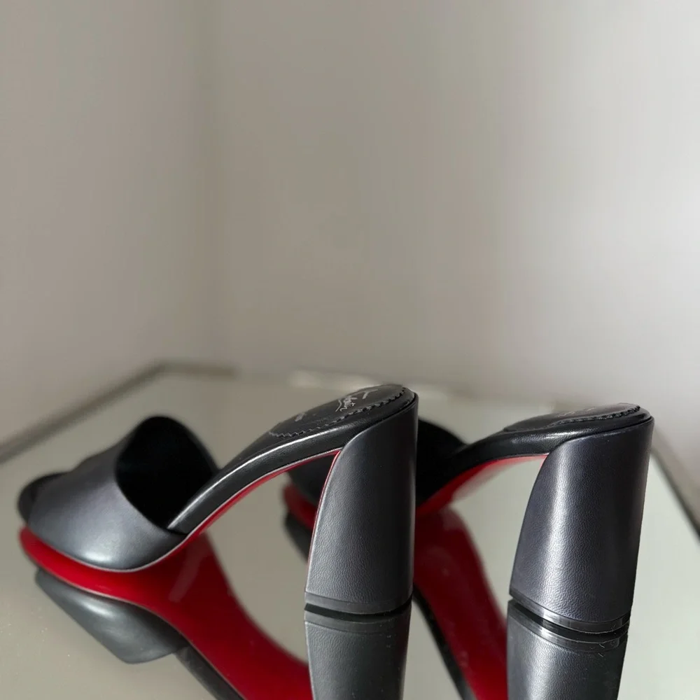 New CHRISTIAN LOUBOUTIN Jane leather mules 39.5 $885 - Picture 7 of 16